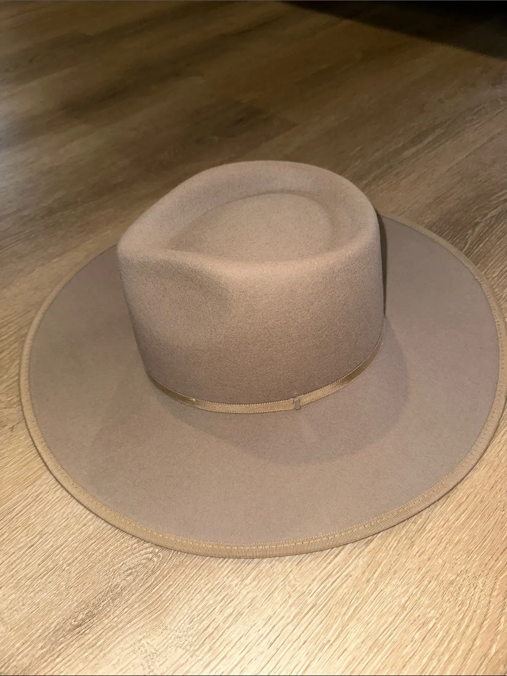 Women’s wide brim hat